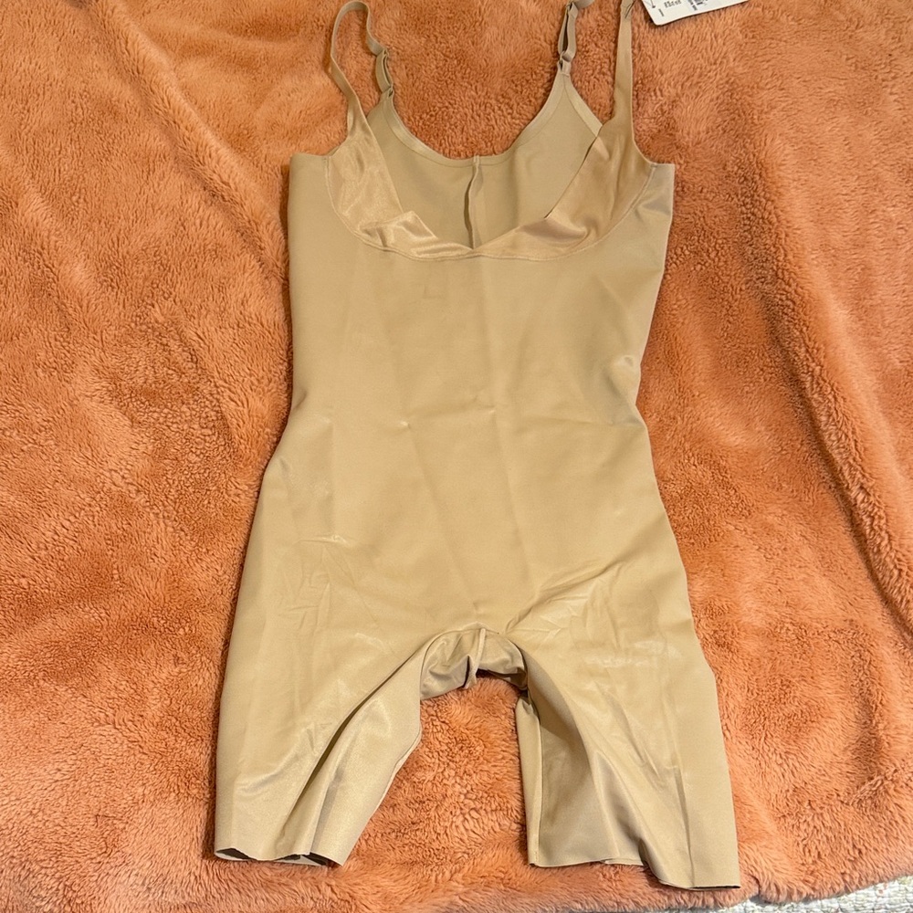 Women’s one piece body shaper  NWT